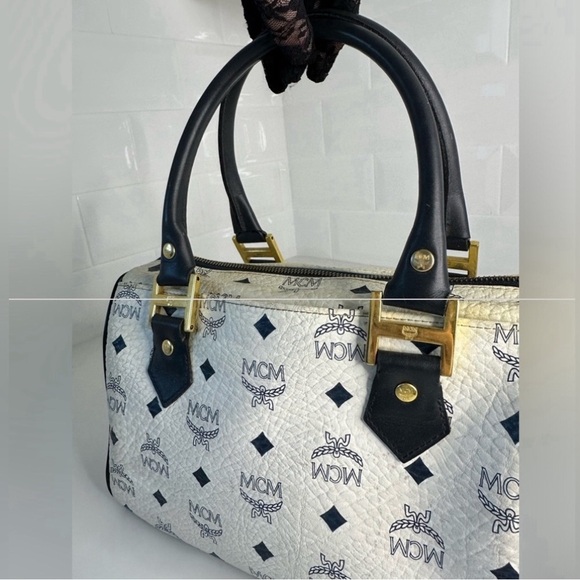 MCM White and Black Shoulder Bag - Picture 2 of 13